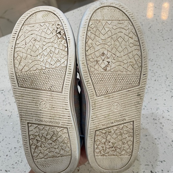 Disney Minnie Mouse Kids Sneakers - Pink and Gray size 12 - Picture 4 of 6